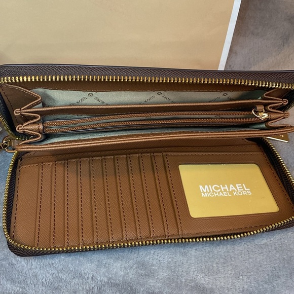 🤎MICHAEL MICHAEL KORS🤎Brown Jet Set Travel Large Logo Continental Wristlet/NWOT - Picture 8 of 9